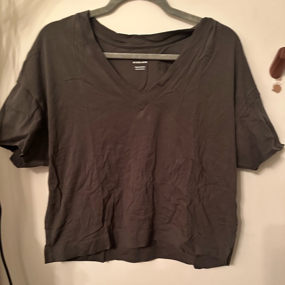 Everlane v neck